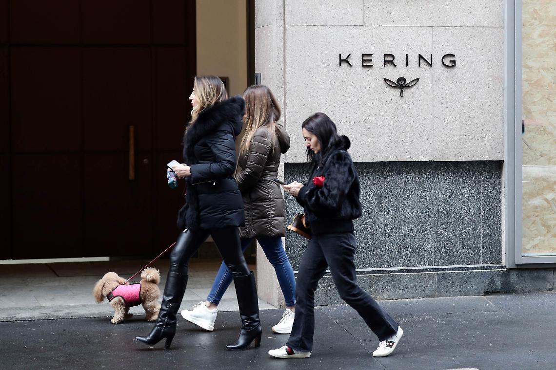 Moda in crisi. Licenziamenti Alexander McQueen: Novara paga il conto pi&ugrave; salato 