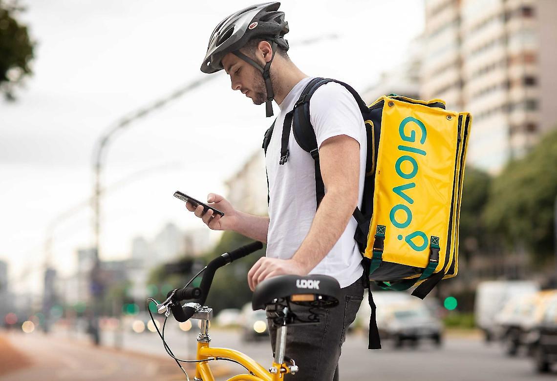 Rider in piazza in 30 citt&agrave;: &ldquo;Turni fino a 10 ore al giorno e paghe da 2 a 4 euro a consegna&rdquo;