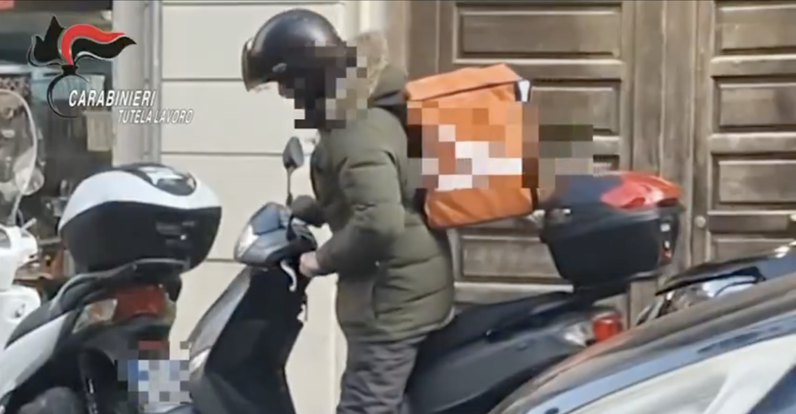 Rider pagati meno di 3 euro a consegna