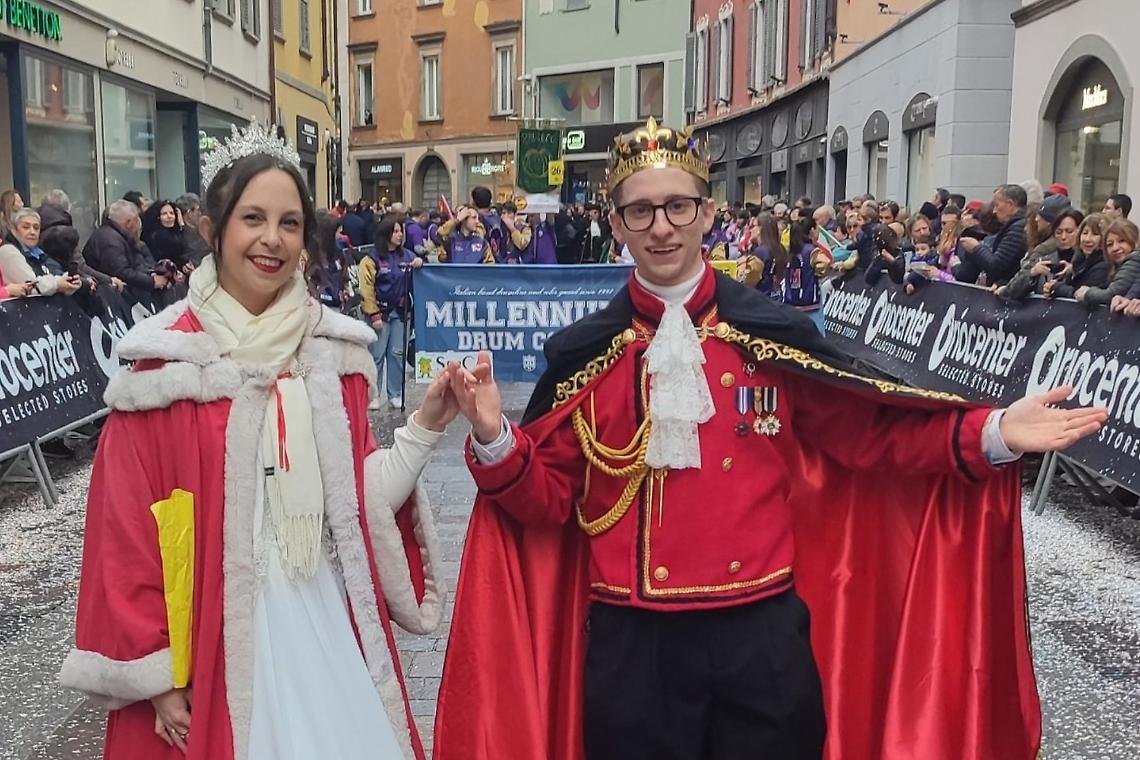 Le maschere di Brusasco sfilano a Bergamo: il Re e la Regina del Fuoco alla Mezza Quaresima