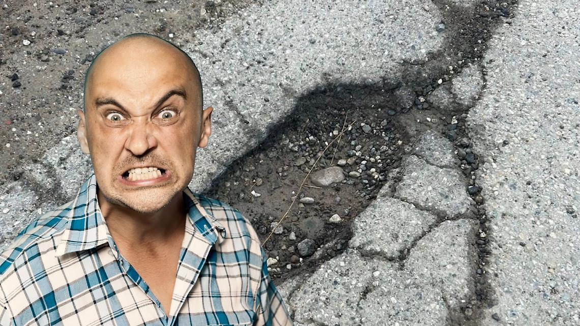 Buche killer a Gassino, pneumatico distrutto