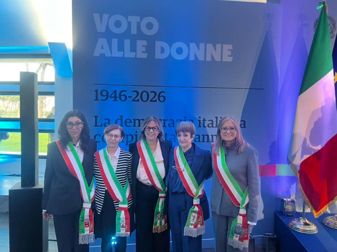 Loredana Devietti (al centro) con le sindache del territorio