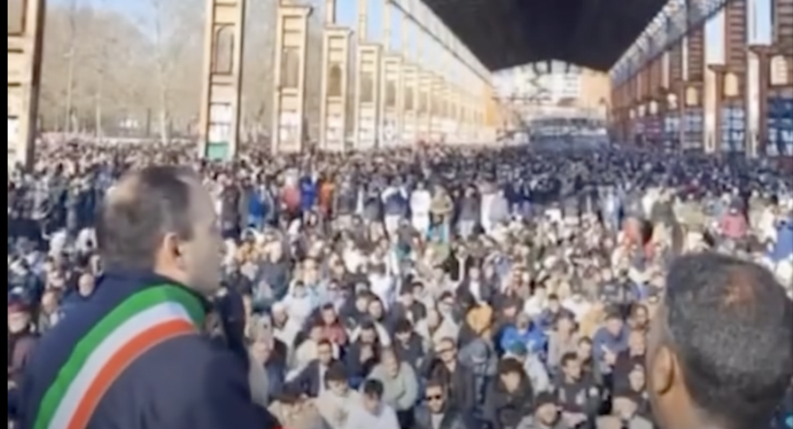 Torino, il giorno dell&rsquo;Eid tra spiritualit&agrave; e clacson