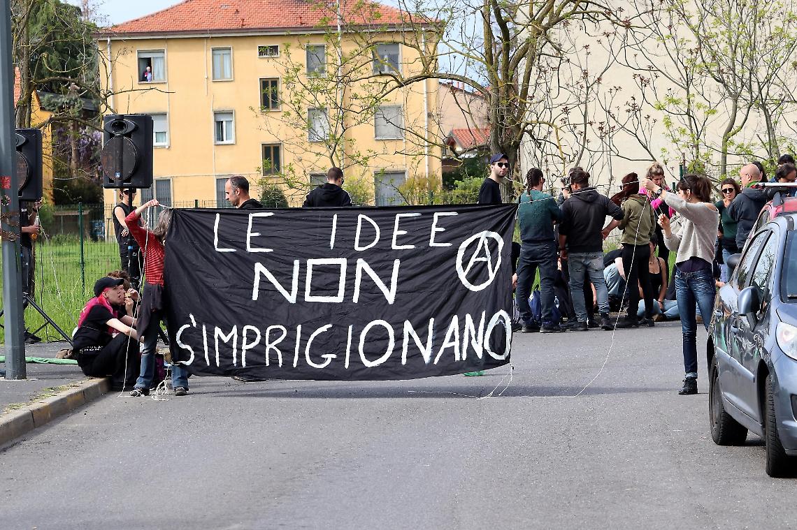 Cospito, il conto alla rovescia del 41 bis: tra proroga e nuove tensioni