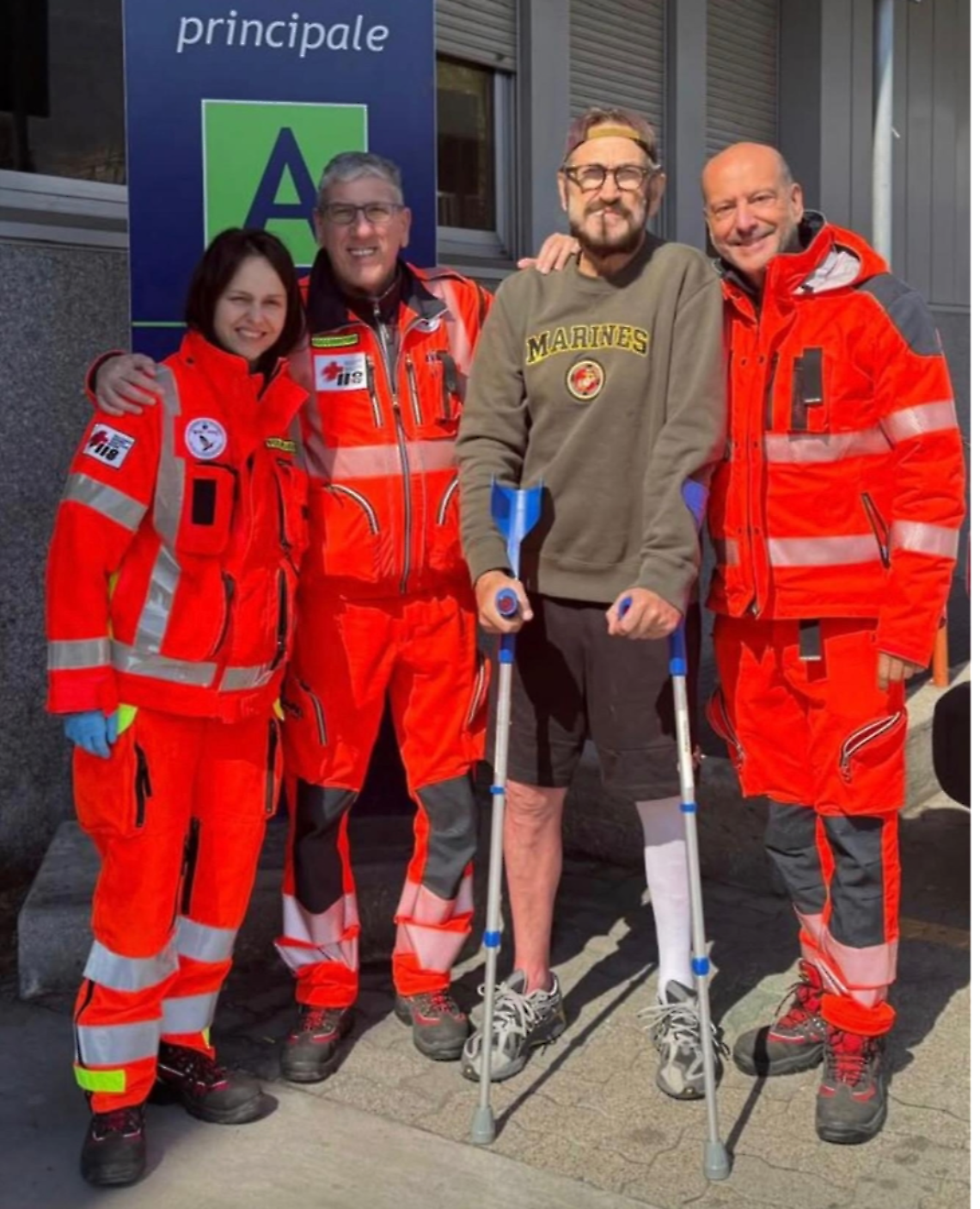 Rocco Schiavone (Marco Giallini) lascia l&rsquo;ospedale dopo l&rsquo;incidente ad Aosta: operato al Parini, &egrave; gi&agrave; in piedi con le stampelle