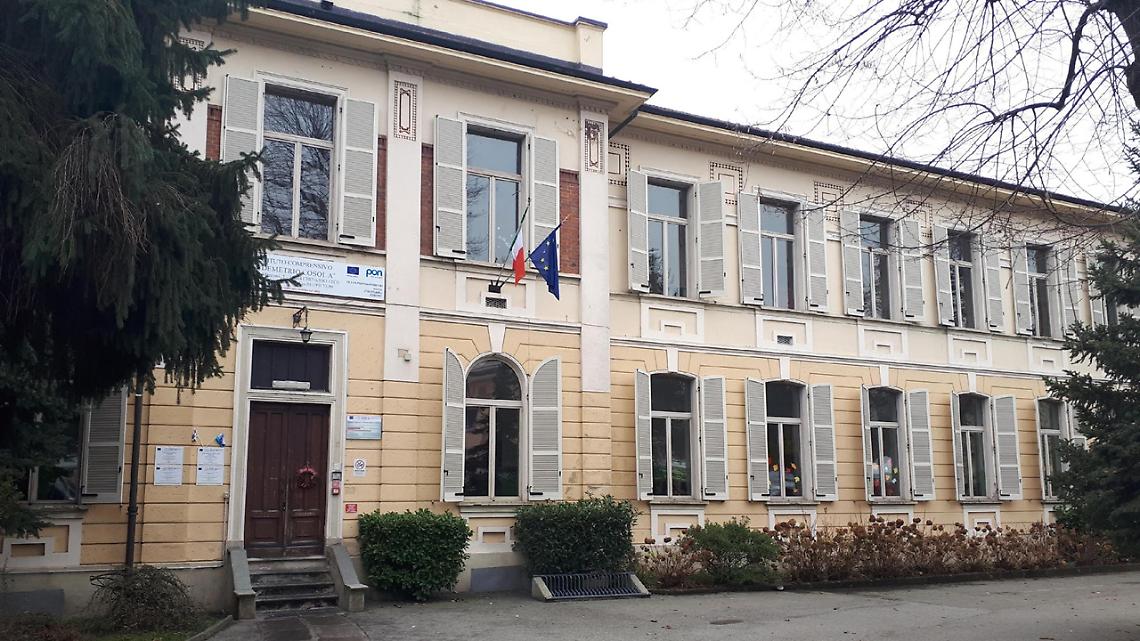 Propaganda illegale ai seggi: fermato consigliere comunale di Chivasso