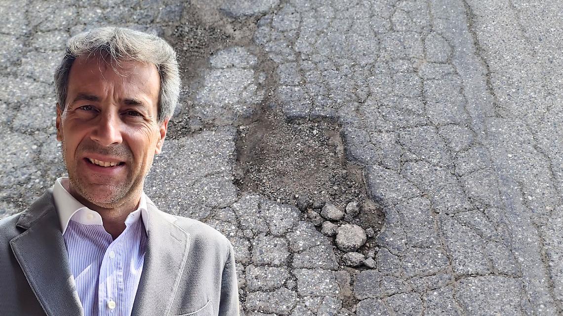 Buche, cantieri e promesse: San Mauro prova a rifare via Casale e via XXV Aprile