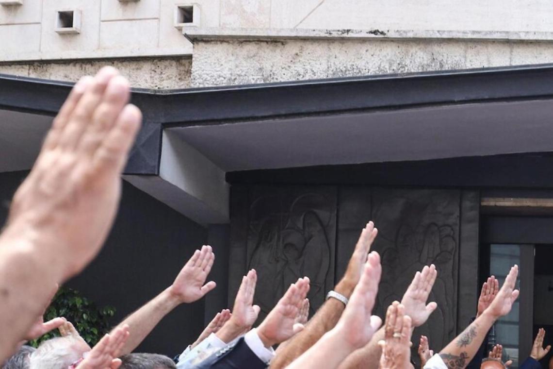 Saluto romano allo stadio, arriva la stangata: 5 anni di Daspo