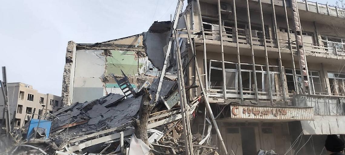 Libano, la storia di Narjis: una bambina uccisa sotto le bombe mentre consolava la madre