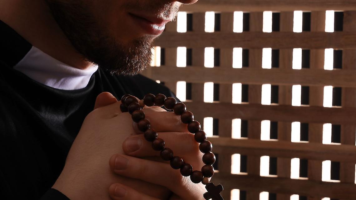 In aula lo scontro su don Paolo Bianciotto: aiuto ai bisognosi o circonvenzione?