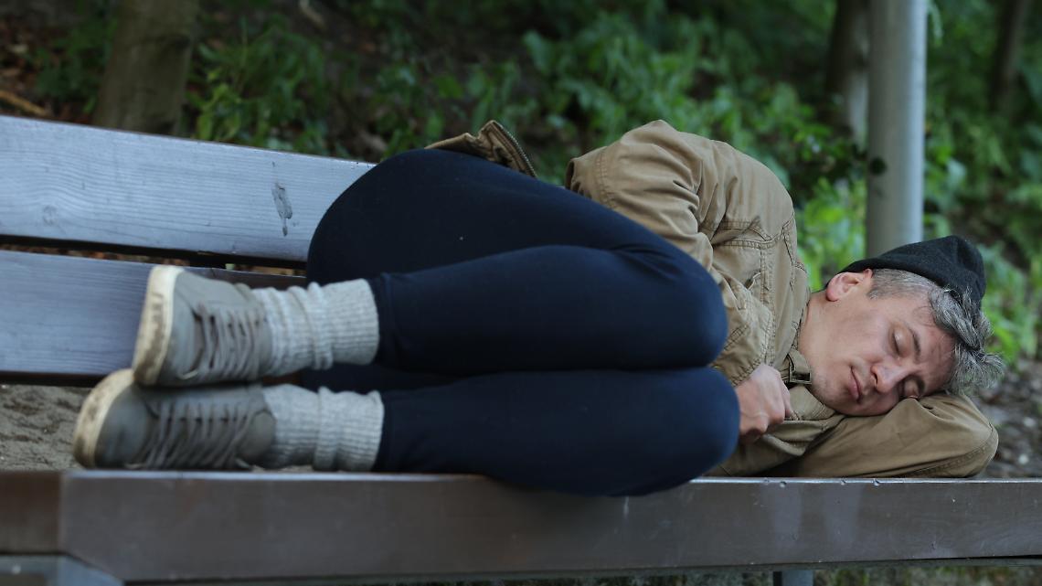 Lo hanno visto, aiutato, cercato: poi il senzatetto &egrave; sparito