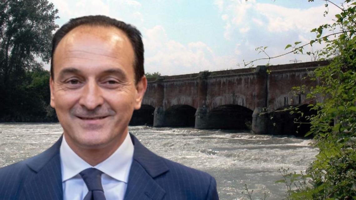 Erosione minaccia il ponte sul Canale Cavour: Cirio corre ai ripari. La Regione mette sul tavolo 320 mila euro