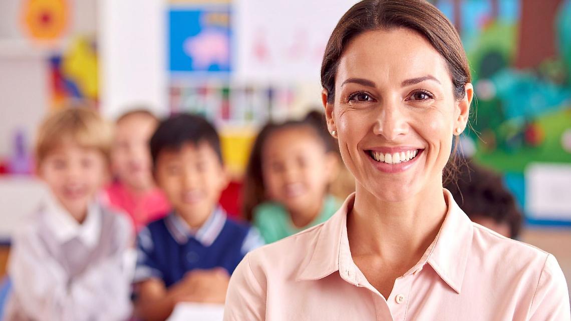  Firmato il contratto della scuola, 137 euro in pi&ugrave; al mese