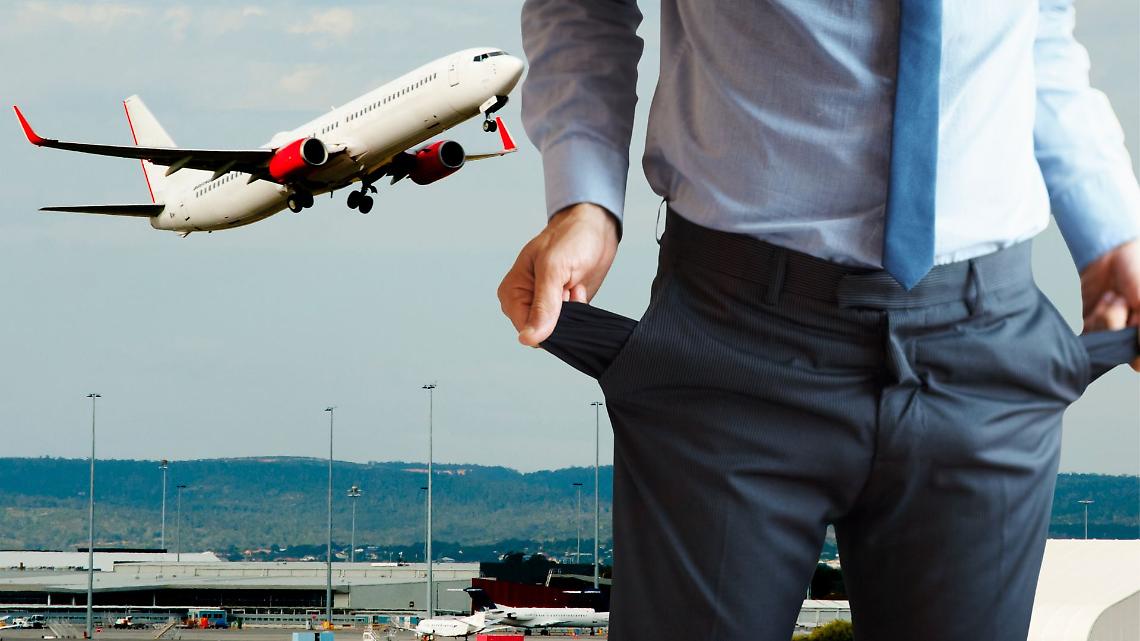 Viaggi sempre pi&ugrave; cari: carburante e dollaro frenano il turismo