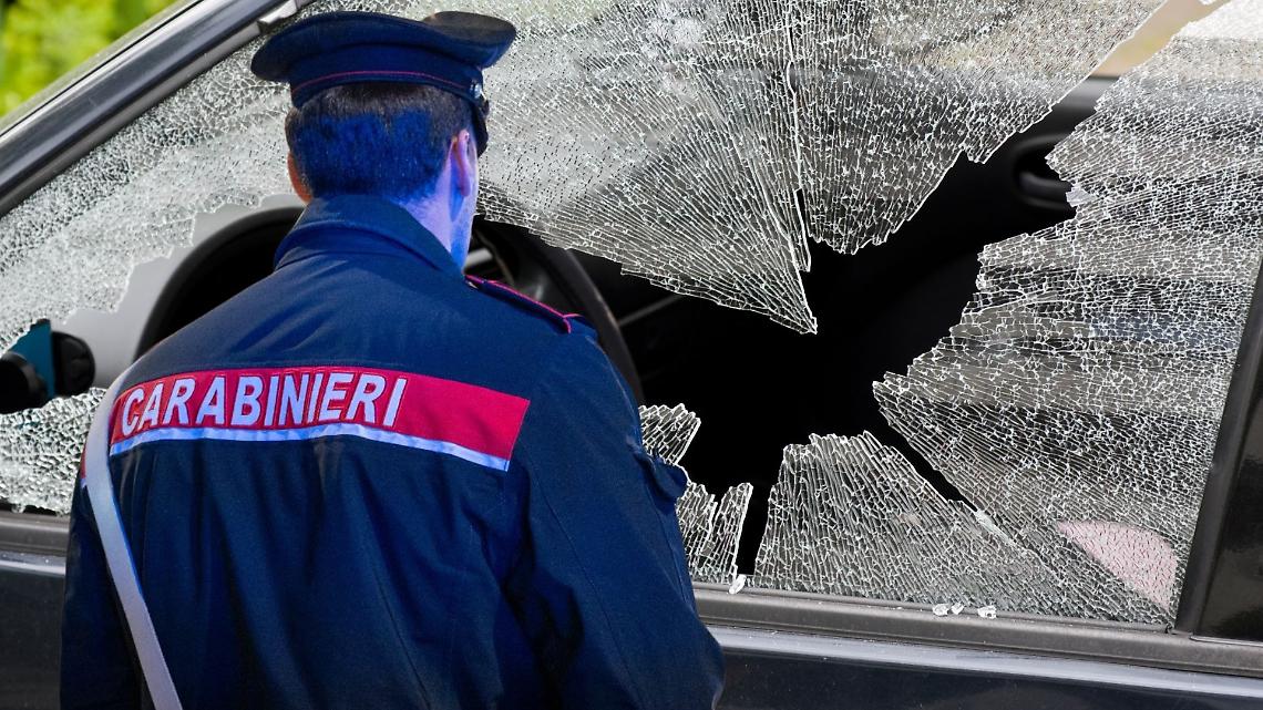 Raid vandalico nella notte a Nichelino: auto distrutte in via Deledda, denunciati due giovani