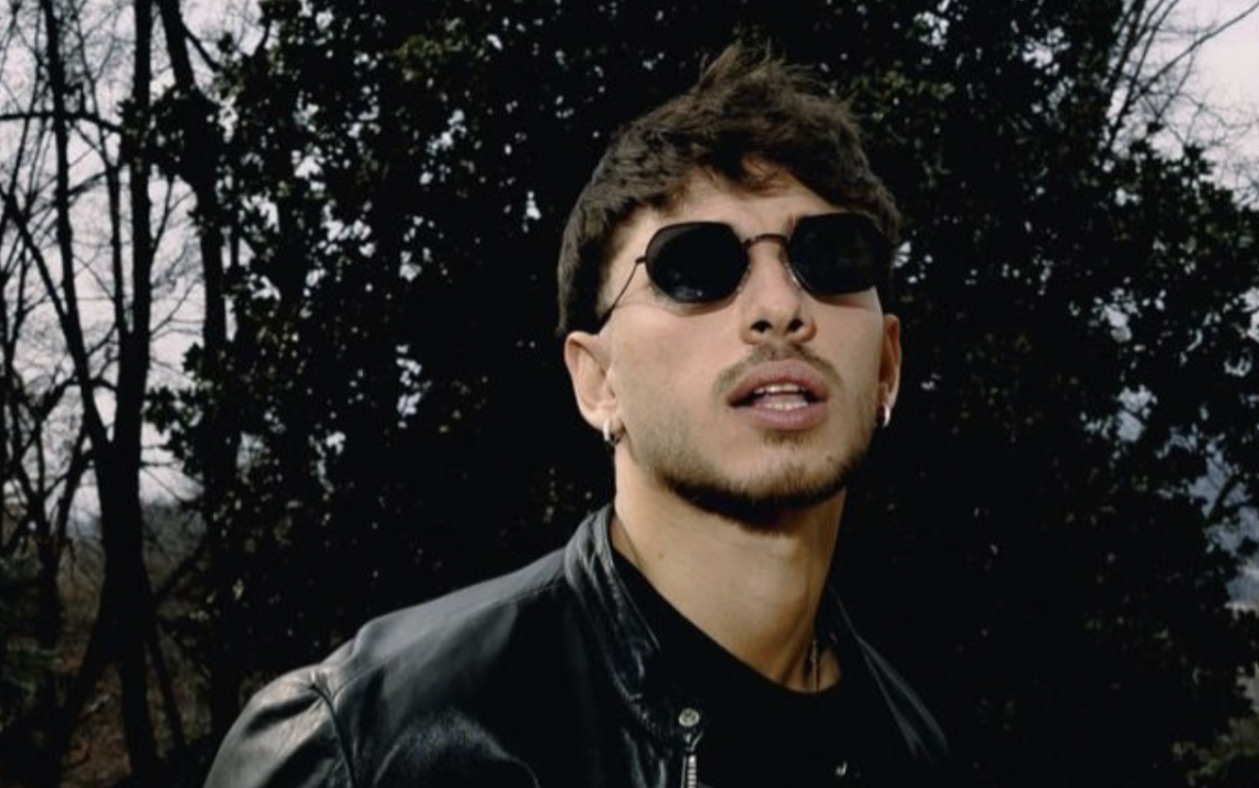 Dennis annuncia &ldquo;Mi piaci tu&rdquo;: il ritorno del cantante di Settimo Torinese tra pop e nuove emozioni