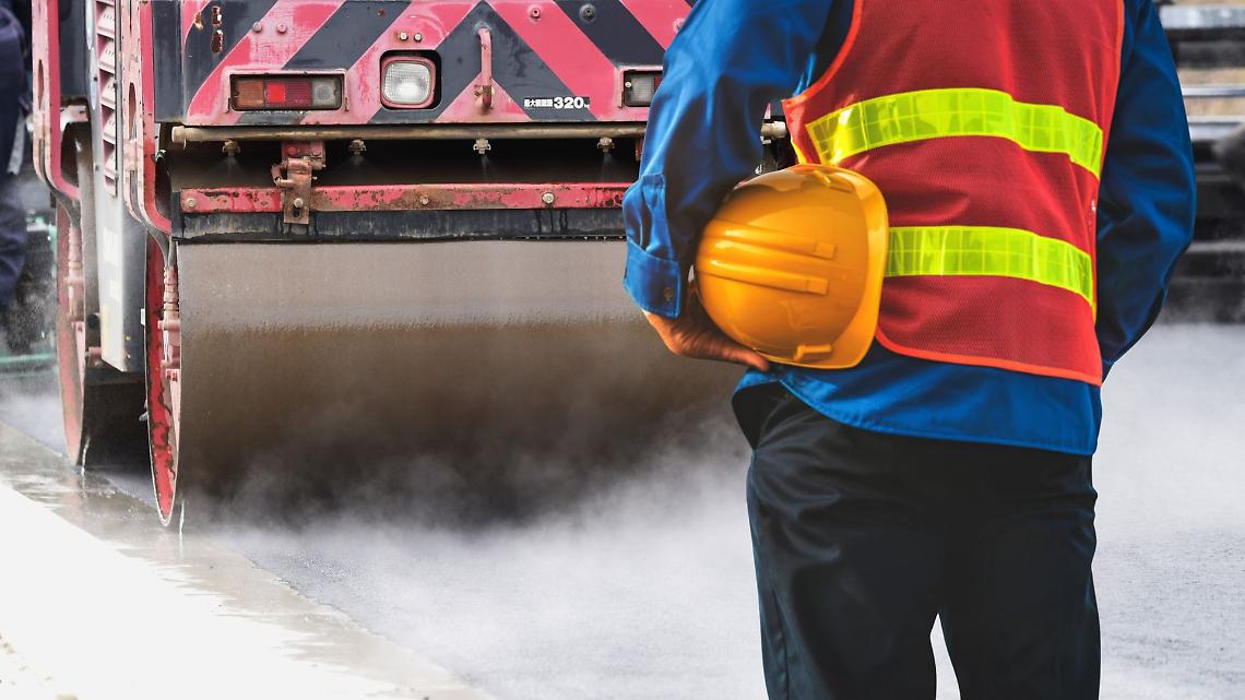 Asfalto nuovo in via Casale a San Mauro: tre sere per chiudere il cantiere. Ecco i disagi previsti