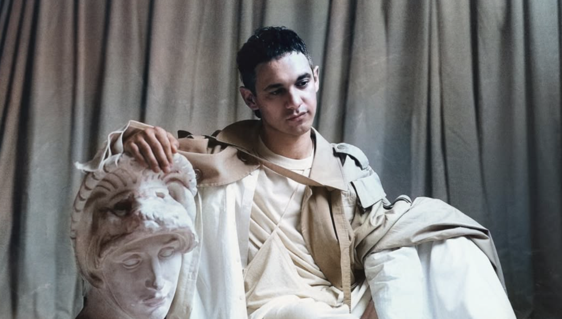 Cosmo festeggia i 10 anni de &ldquo;L&rsquo;ultima festa&rdquo; e annuncia il nuovo album: &ldquo;Un disco diverso, ma familiare&rdquo;