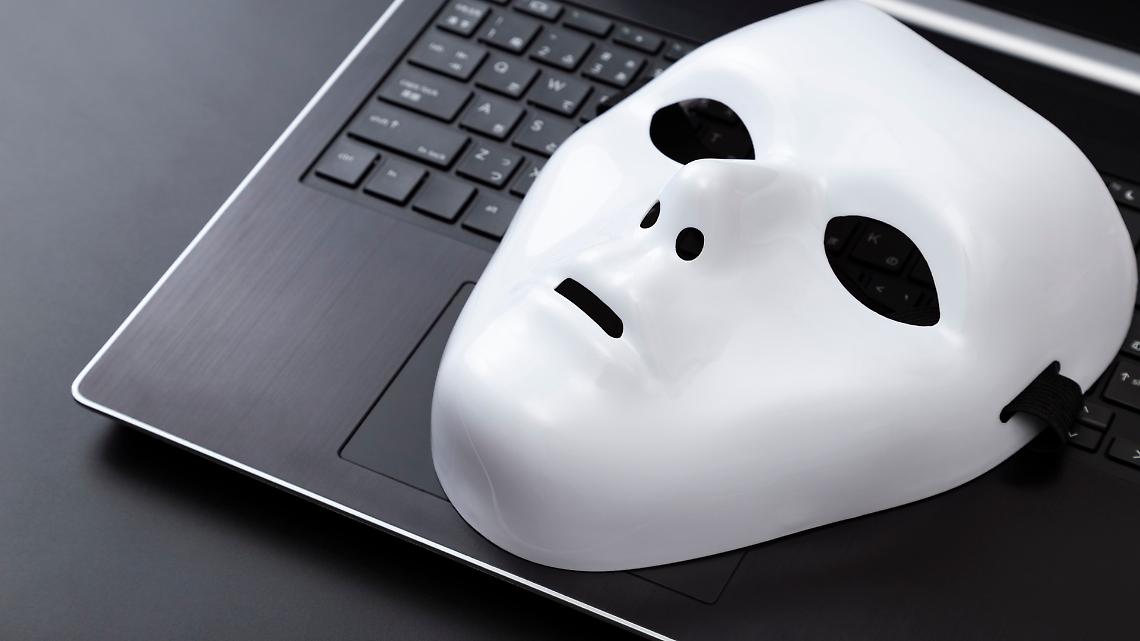 Rete di spie e dossier illegali: 94 indagati, spiati politici, imprenditori e vip