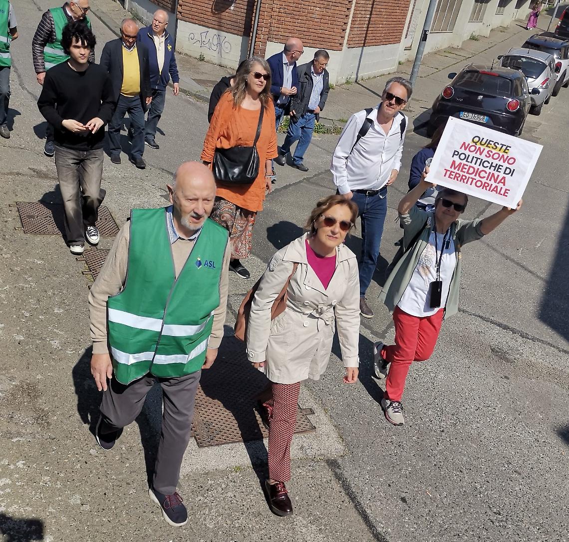 Sanit&agrave; sotto scorta (e cittadini a piedi)