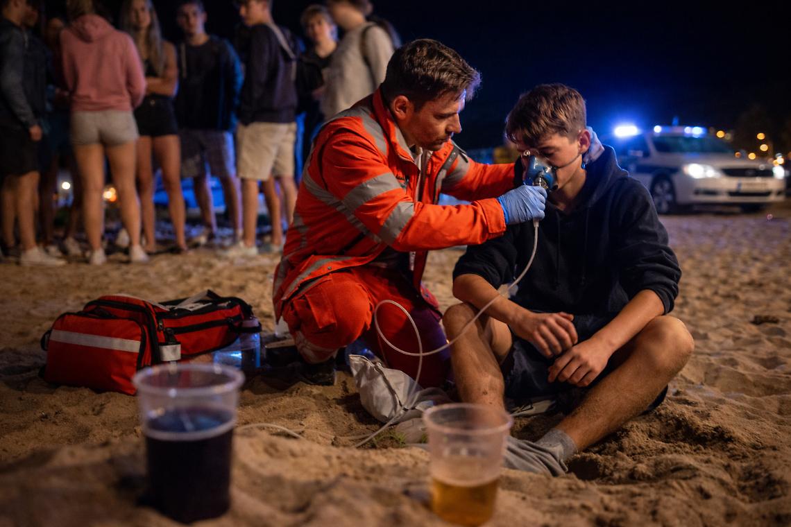 Verbania, olio motore nel drink 