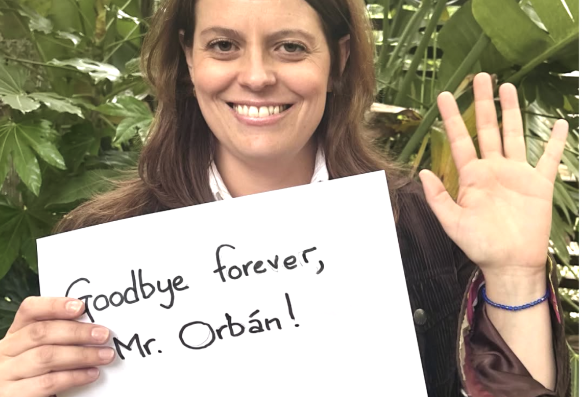 Orb&aacute;n sconfitto, il messaggio di Ilaria Salis fa il giro d&rsquo;Europa: &ldquo;Arrivederci per sempre&rdquo;
