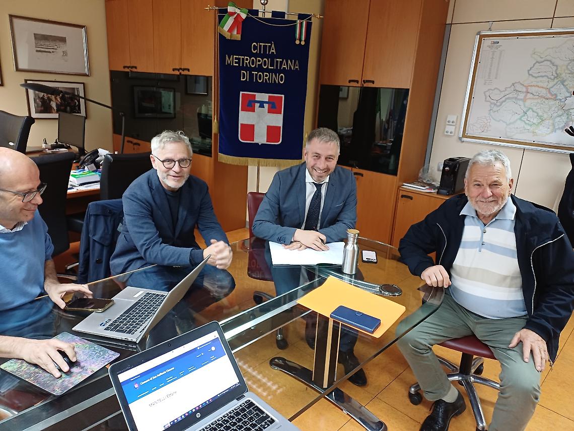 Strade e marciapiedi, interventi in vista tra San Raffaele e Cinzano: confronto con la Citt&agrave; metropolitana