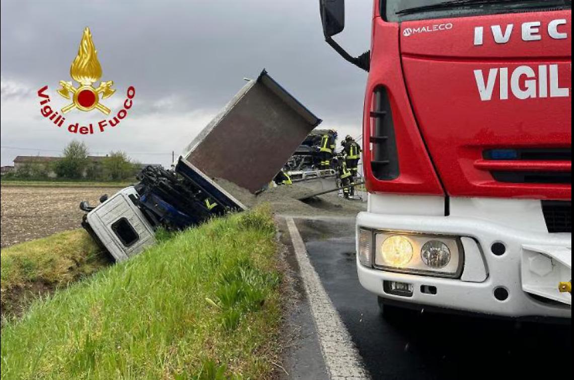 Scontro tra tir sulla provinciale