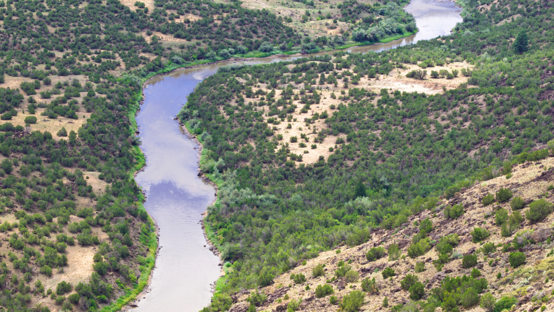 Il muro nell&rsquo;acqua: il piano di Trump sul Rio Grande che pu&ograve; trasformare la frontiera in una crisi idrica