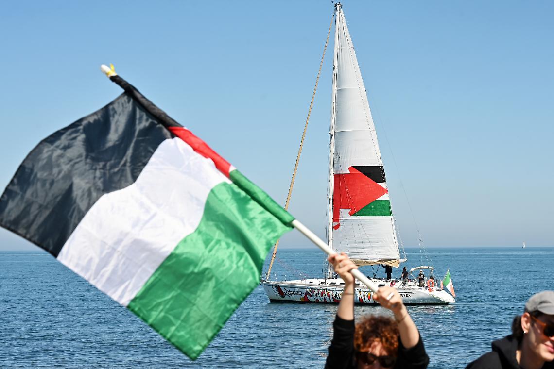 Gaza, la rotta della sfida: da Barcellona salpa una nuova flottiglia civile contro il blocco