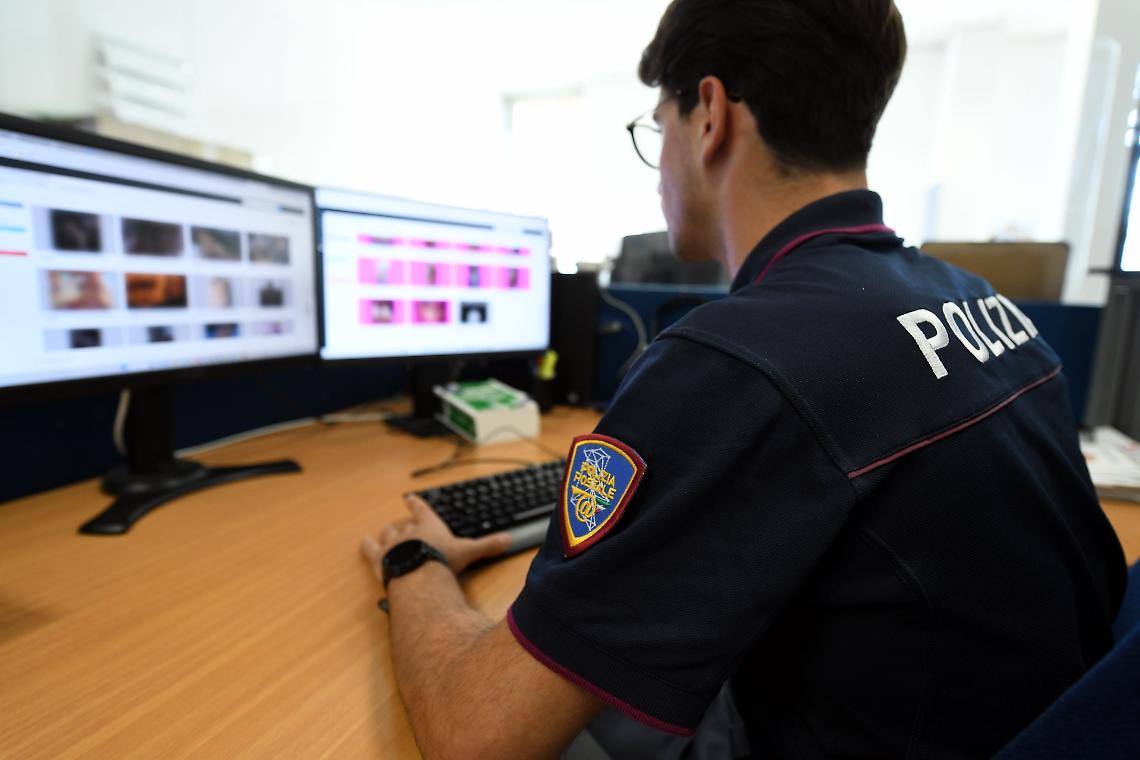 Pornhub in orario d&rsquo;ufficio in Comune a Venaria Reale: sui pc anche file pedopornografici