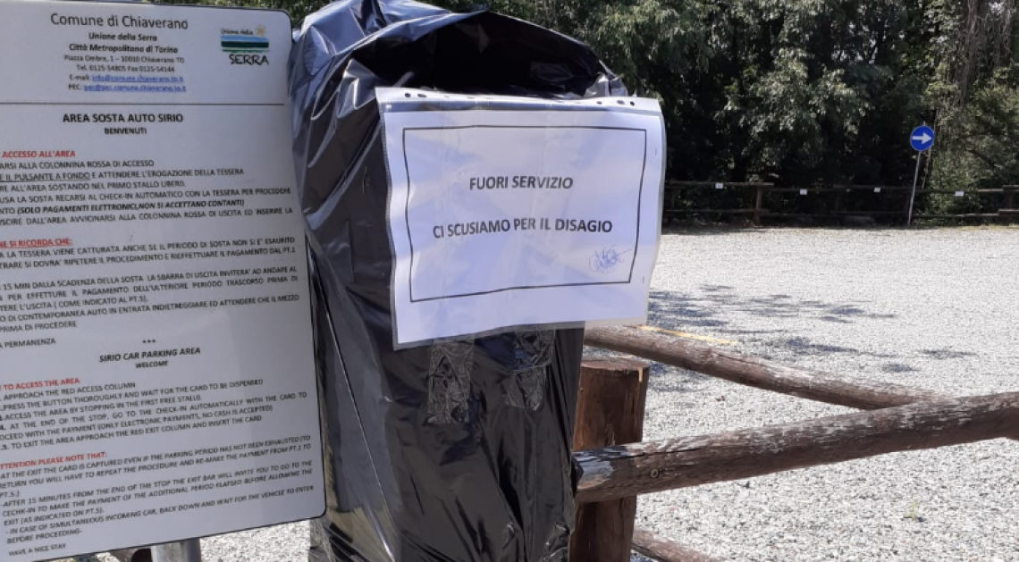 La sbarra del parcheggio era sempre rotta...