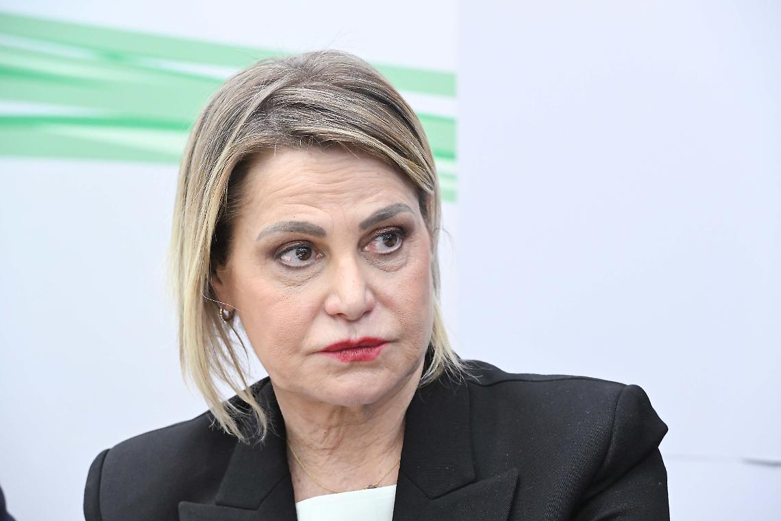 Isola dei Famosi, cambia tutto&hellip; Belen o Ventura per la conduzione?