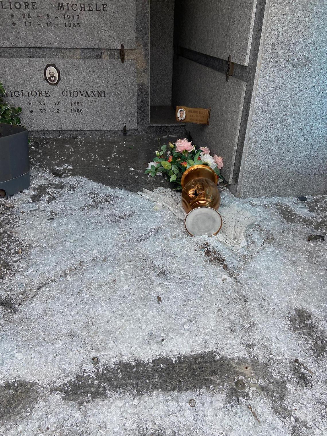 Raid al cimitero, tornano i ladri di rame: almeno sei tombe colpite a Santena