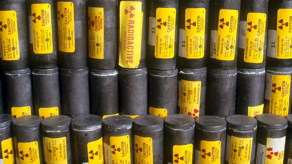 Nucleare, il passato non passa: scorie ferme, costi fuori controllo e nessuna soluzione