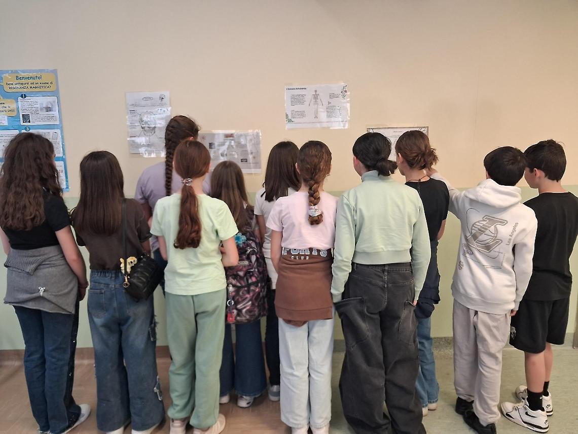 Ivrea, i disegni dei bambini nella sala d&rsquo;attesa della Radiologia