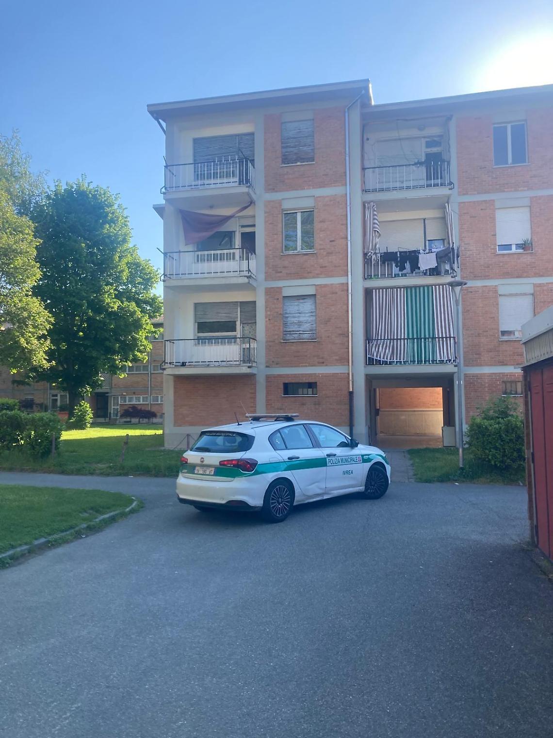 Ivrea, sgomberato alloggio occupato abusivamente a Bellavista