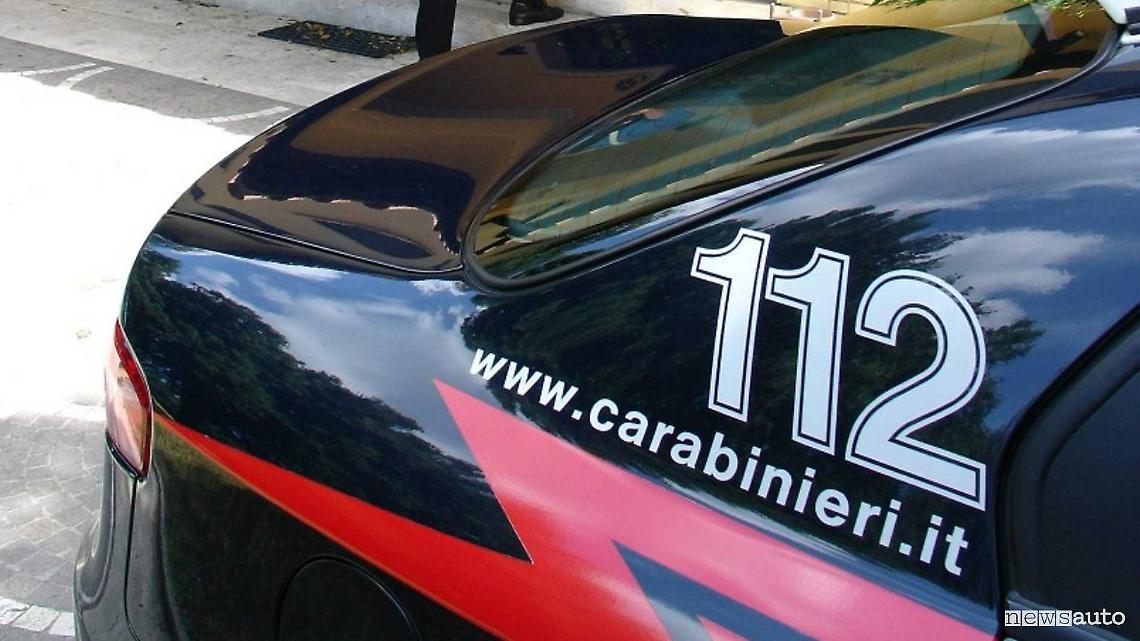 Torino, armato di pugnale minaccia i passanti