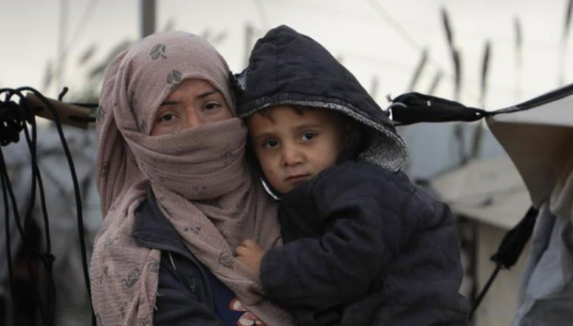 Libano: Save the Children, a una settimana dal cessate il fuoco temporaneo, oltre un milione di persone sono ancora sfollate mentre i droni continuano a sorvolare la zona.