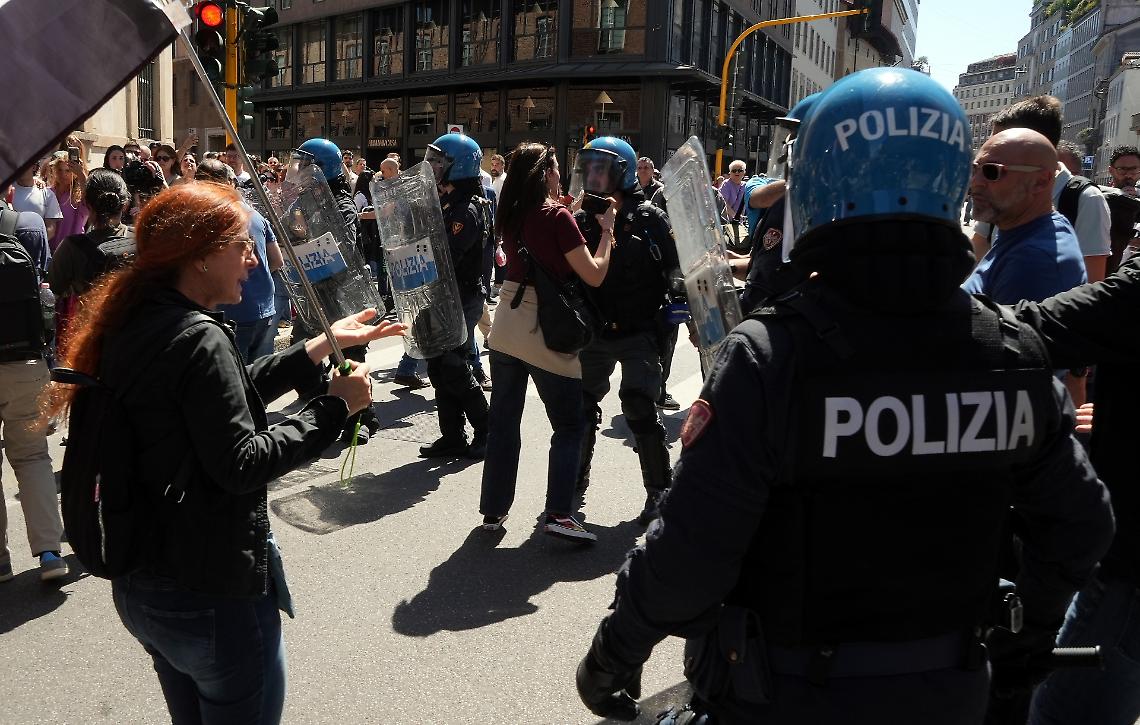 Gli scontri a Milano