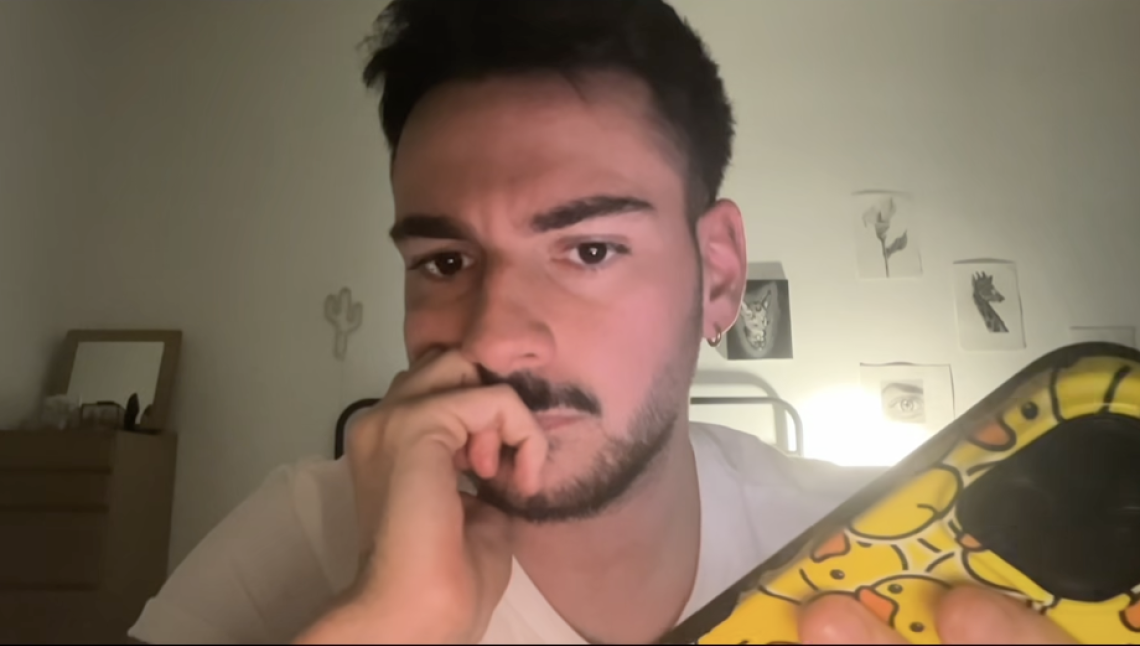 &ldquo;Hai tatuaggi?&rdquo;: la domanda choc per affittare casa a Torino scatena la polemica