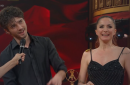 Nikita Perotti e Andrea Delogu sorridenti dopo l'annuncio della vittoria dell'edizione 2025 di Ballando con le Stelle