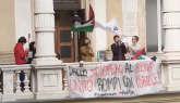 Torino, il collettivo studentesco irrompe al Rettorato: "Unito, rompi con Israele" (VIDEO)