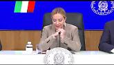 Giorgia Meloni torna in conferenza stampa, ma lascia la sala dopo appena due domande (VIDEO)