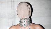 Kim Kardashian a Los Angeles col viso coperto: il volto scompare, lo stile resta (VIDEO)