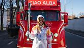 Benedetta Parodi corre ad Alba con la Fiamma Olimpica e trasforma le Langhe in un simbolo d&rsquo;Italia (VIDEO)