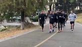 Macron fa jogging in Cina durante la visita istituzionale (VIDEO)