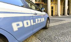 Aggredisce i clienti di un locale di Intra e lancia una sedia contro la polizia: quarantenne fermato con il taser e arrestato