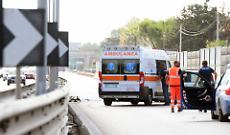 Tir si ribalta lungo la provinciale tra Valperga e Busano, autista in ospedale