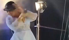 Perù: cantante colpita da un drone sul palco durante il concerto (VIDEO)
